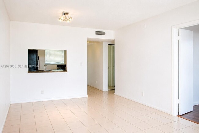 Photo - 9230 Lagoon Pl Unidad 411