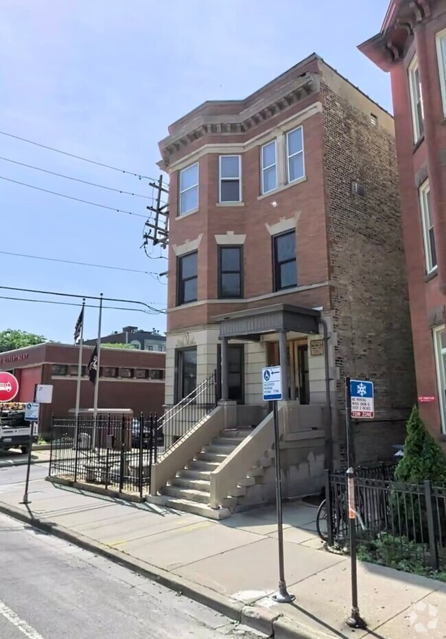 Building Photo - 615 W Armitage Ave Unit 1 Rental