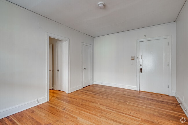 2222 Harriet - 1BR, 1BA - 600SF - Unit 2 Living Room