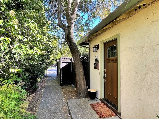 Building Photo - 52 Tamalpais Ave Unit Tamalpais Avenue 52
