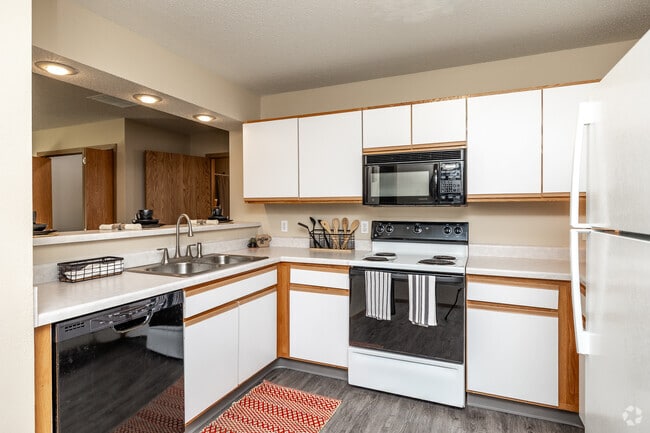 4BR, 2BA - 1,096SF - Kitchen