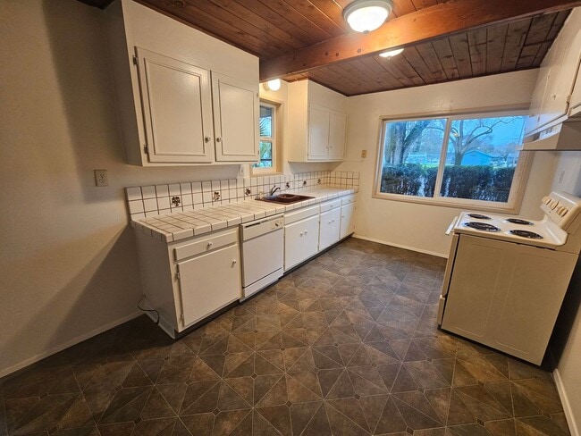 Photo - Spacious 4 Bedroom 2 Bath Home WITH BONUS ...