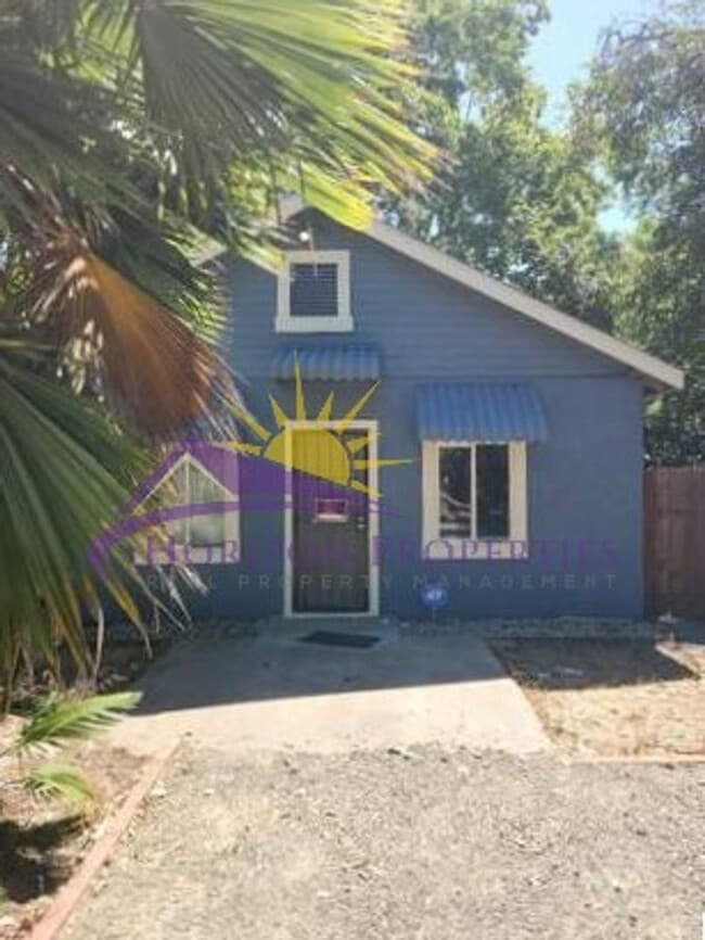 Building Photo - Remodeled 3 Bed 2 Bath 1,050 Sq Ft Oak Park Home