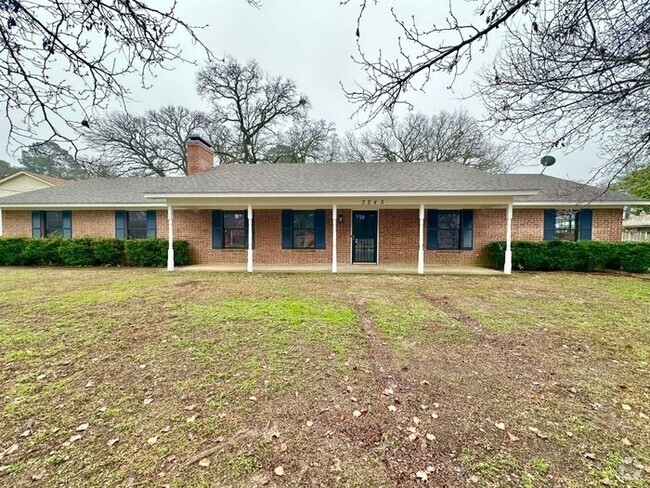 Building Photo - Almost Ready! Newly Remodeled 3/2 with 4-C... Rental