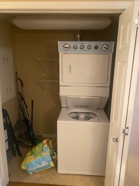 Photo - 215-215 Greenway Crescent W