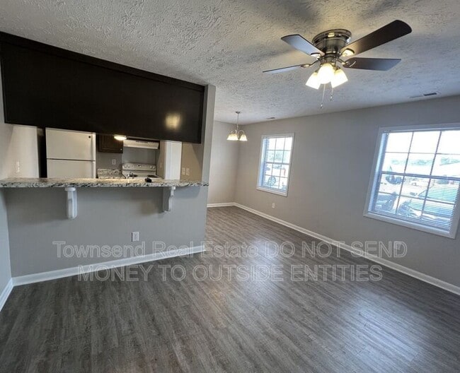 Building Photo - 1429 Ireland Dr