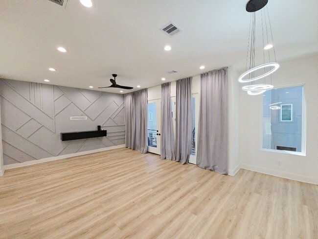 Photo - 2852 Cline St