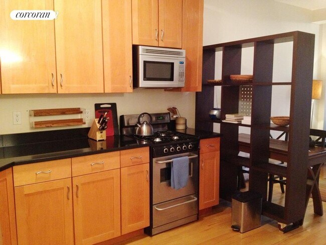 Photo - 678 Union St