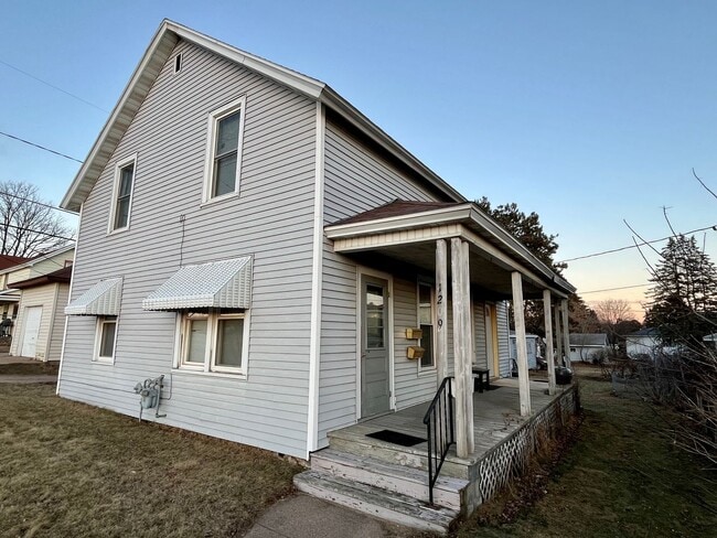 Building Photo - 1209 Cleveland Ave Unit Lower Rental