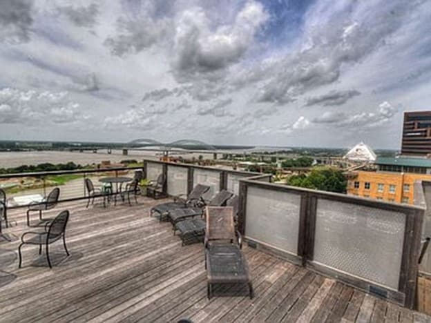 rooftop with BBQ set - 66 Monroe Ave Unit 207