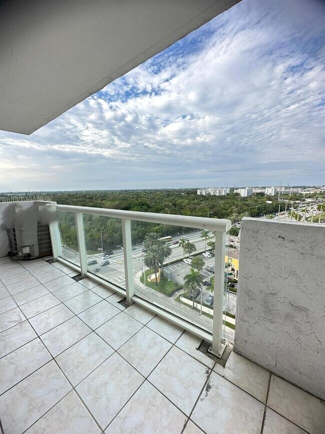 13499 Biscayne Boulevard, North Miami, FL Condo Condo for Rent in