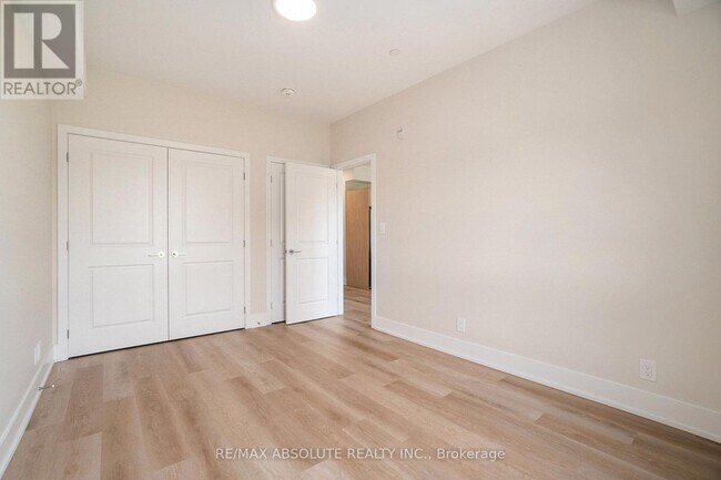 Photo - 12 Thomas St S