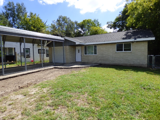 Photo - 901 Rein Ave