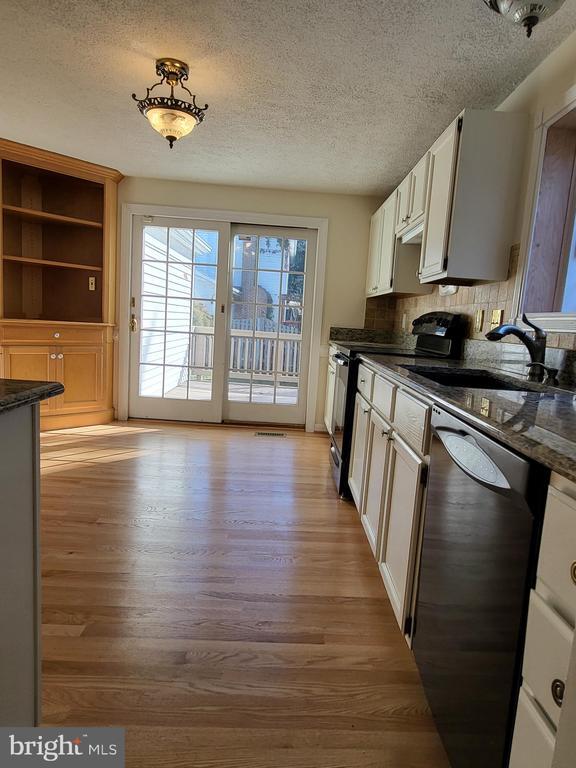 Photo - 805 Cattail Ln NE