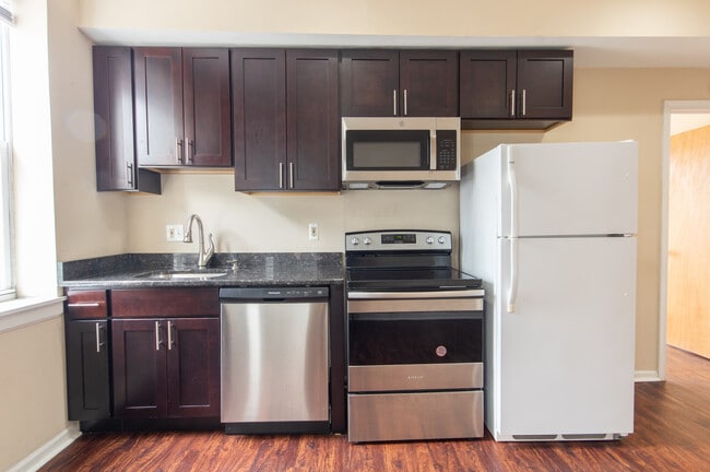 Building Photo - 2332 Frankford Ave Unit 2f