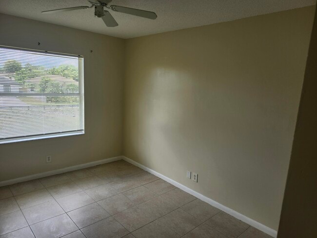 Photo - 621 Cypress Way W Townhome
