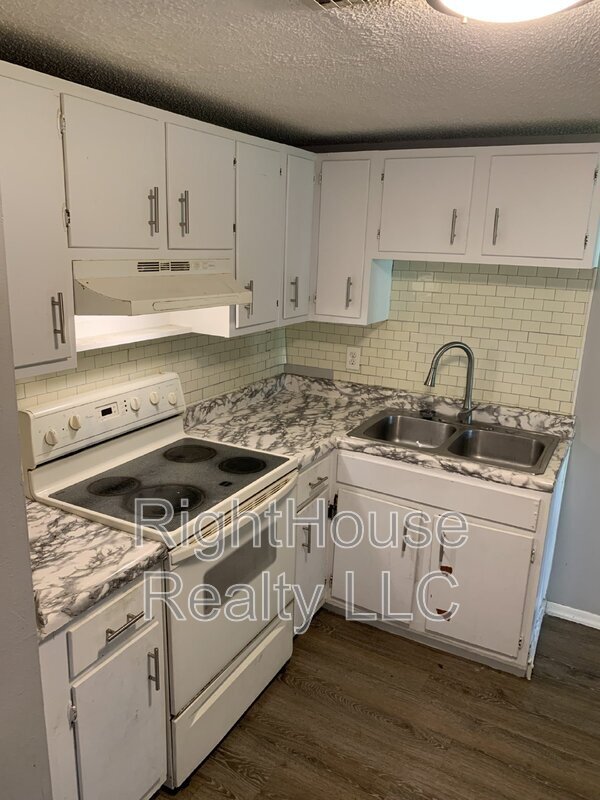 Photo - 2430 Tanglewood St Unit 2