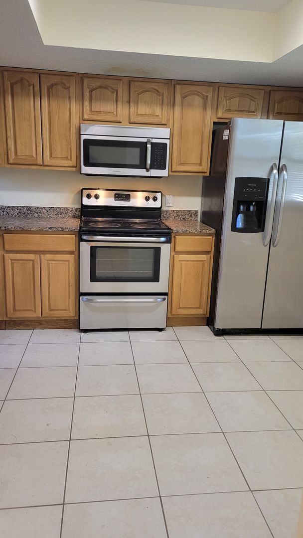 Photo - Annual unfurnished 2/1 half duplex in Sarasota