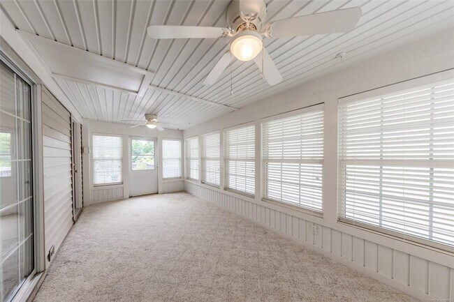 108 Waters Edge Dr
