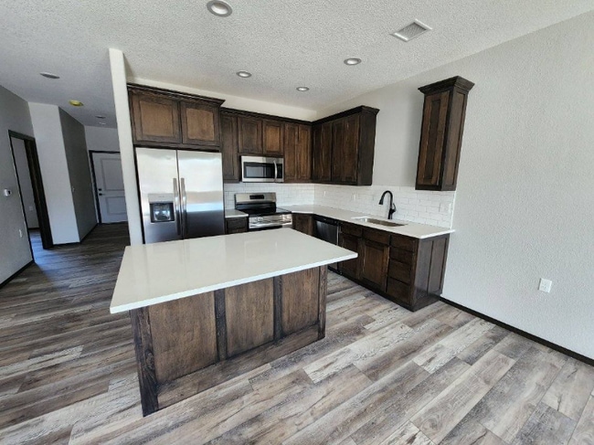 Photo - 604 E 10th Ave