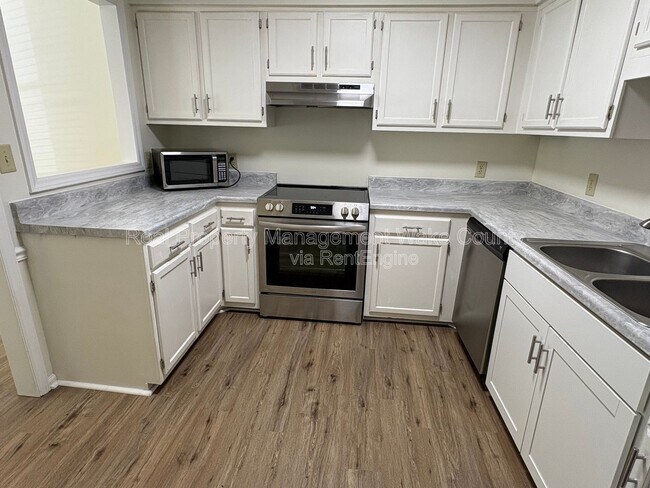 Photo - 306 Applecross Dr