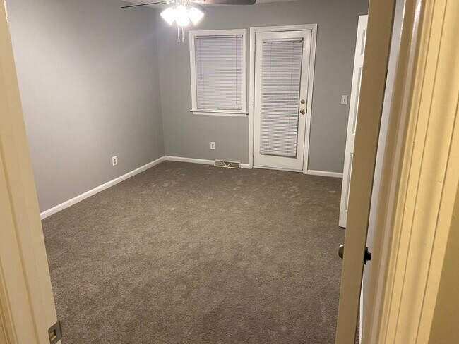 Photo - 104 Kimeran Ln