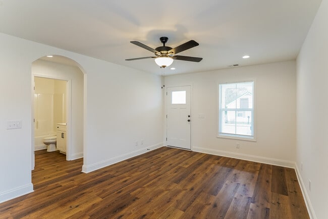 Photo - 658 19th Ave W