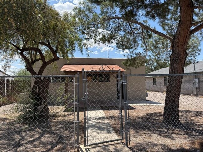 HOUSE FOR RENT