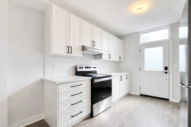 Photo - 43-43 Division St