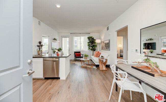 Photo - 1900 Inland Empire Blvd