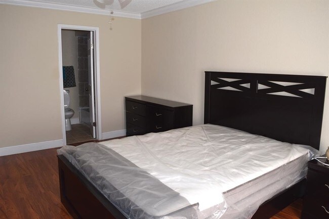 Photo - 14814 Perthshire Rd Unit 143