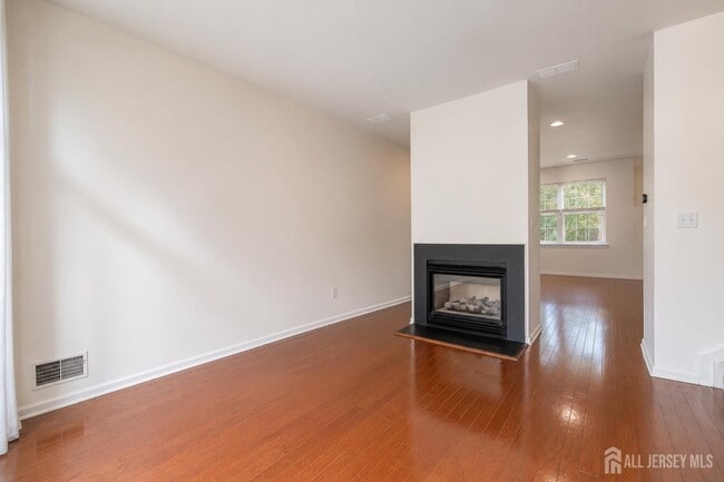 Photo - 12 Scarlet Oak Dr