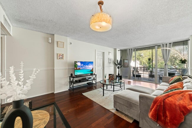 Photo - 113 Royal Pk Dr Unit 2C