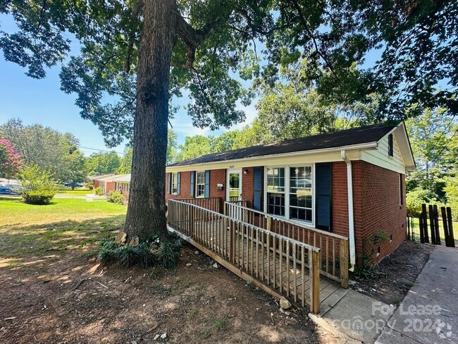 Building Photo - 5027 Curtiswood Dr Rental