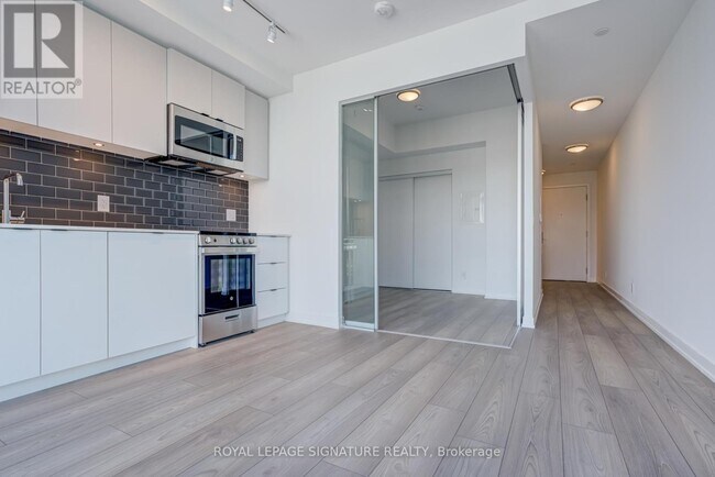 Photo - 285 Dufferin St Unit 728