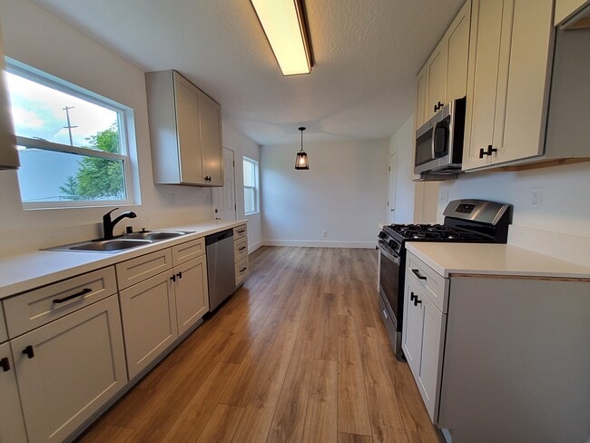 1617 Elm St