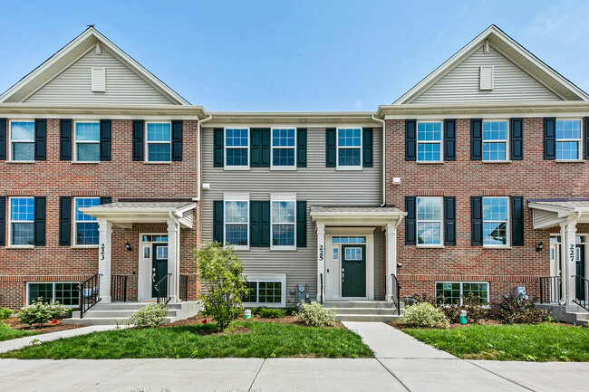 Photo - 225 Lakeshore Dr Townhome