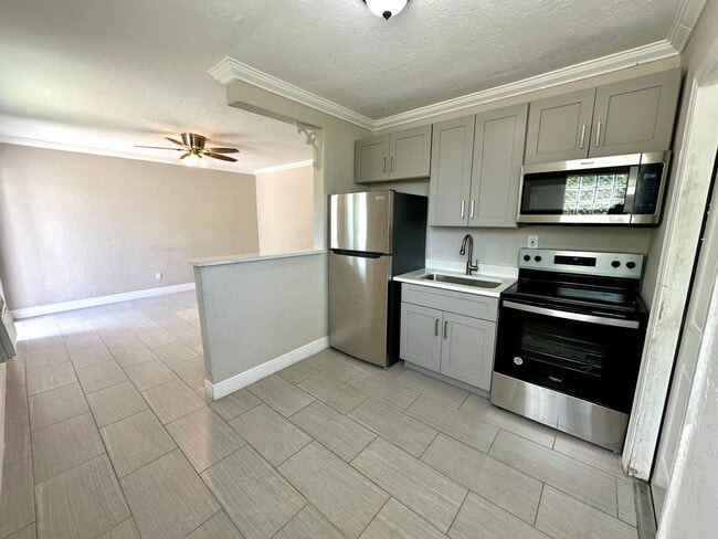 Photo - 909 Windsor Ave