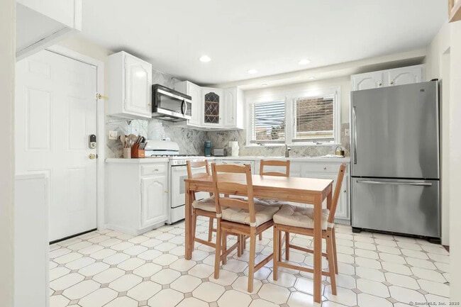 Photo - 584 Courtland Ave