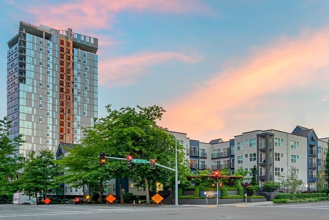 Building Photo - Ellington at Bellevue Rental