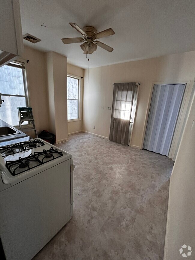 Building Photo - 354 Orange St Unit 2 Rental