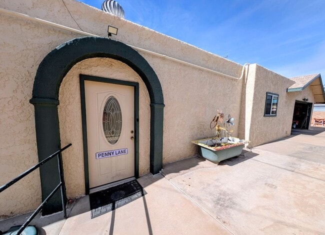 Building Photo - 203 N Grande Ave Unit Rear