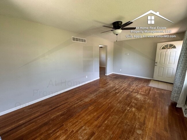 Photo - 1304 Bradley Ln