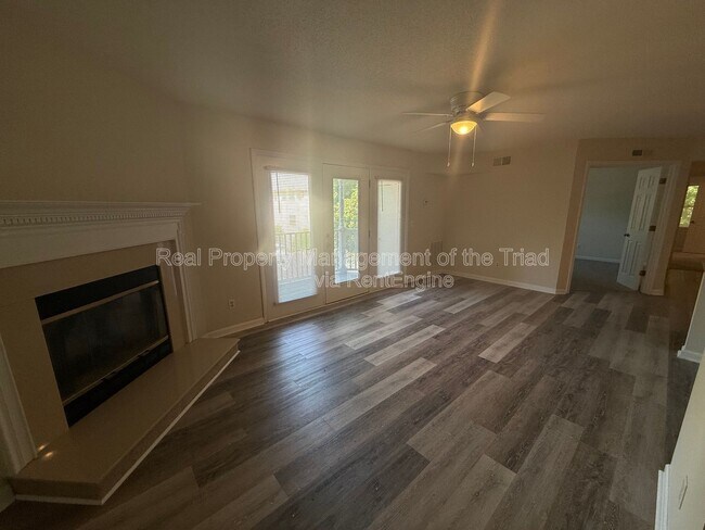 5930 W Friendly Ave Unit H