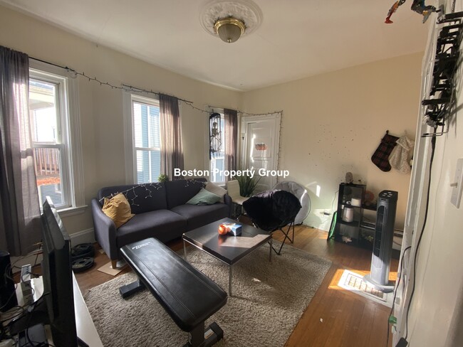 Building Photo - 130 Calumet St Rental