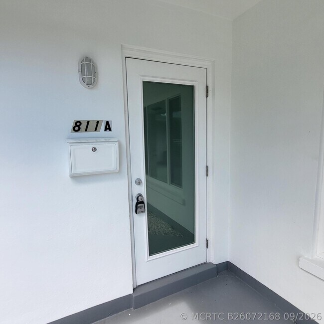 Building Photo - 809 NW 30th Ct Unit 811A