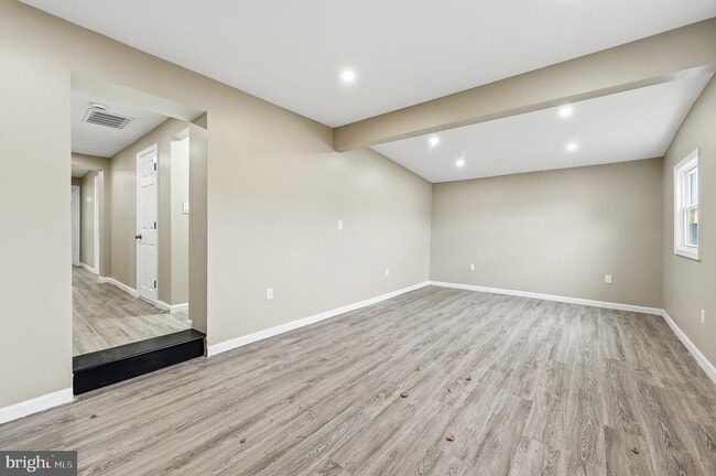 Photo - 667 S Broadway