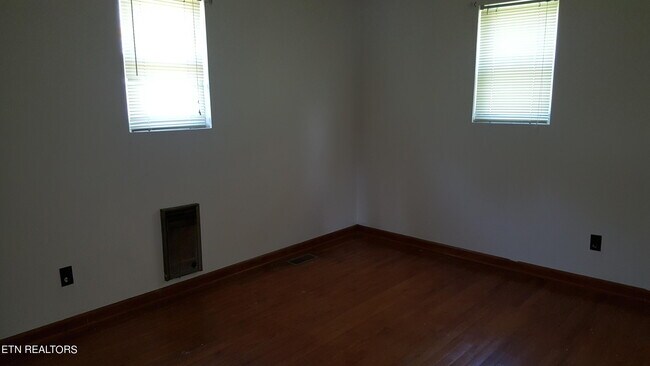 Photo - 930 Chittum Dr