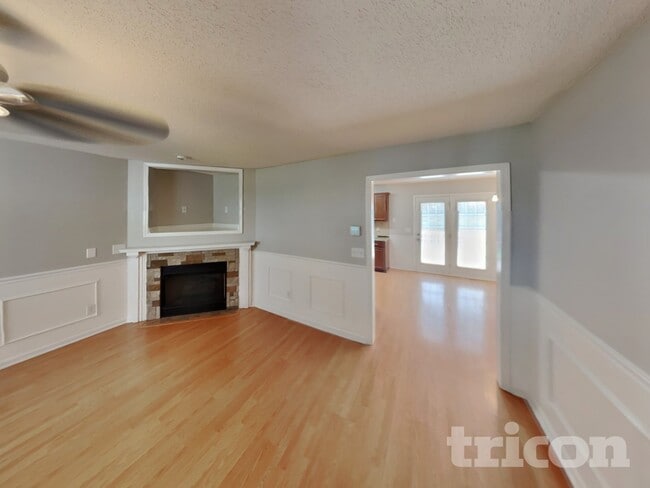 Photo - 200 Falcon Rd
