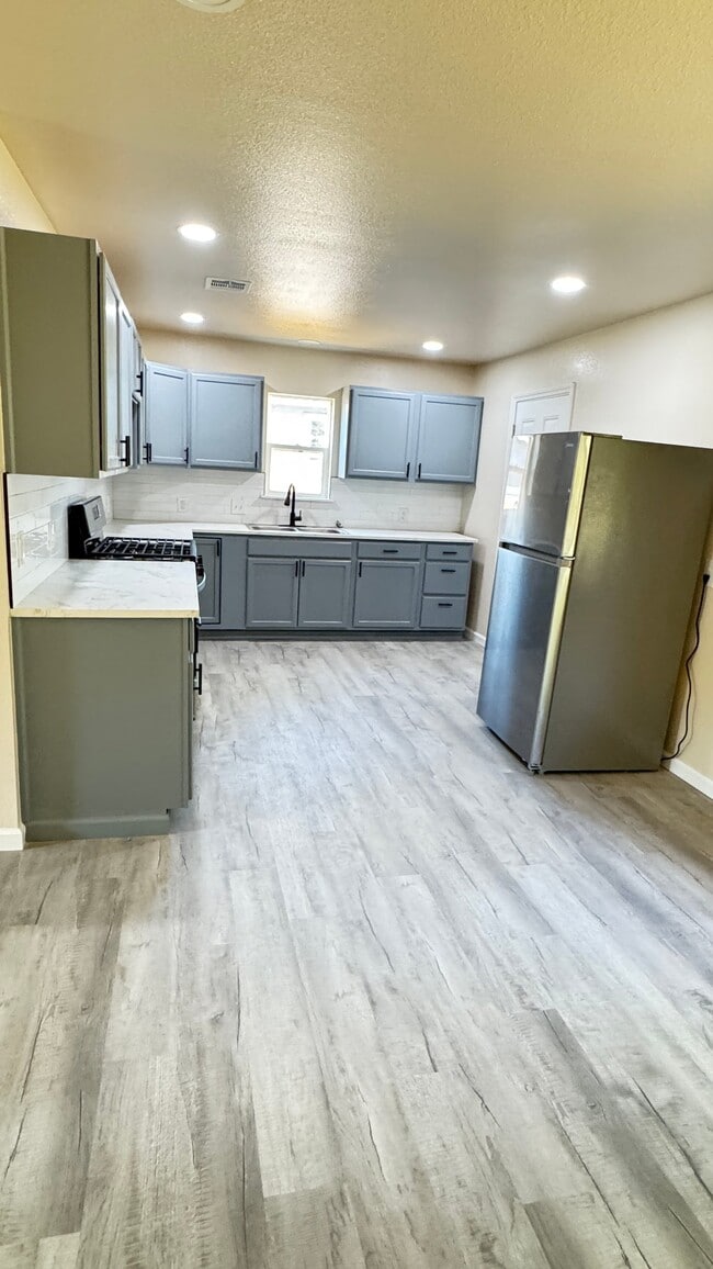 Photo - 1524 S Santa Fe Ave